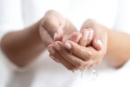 the-nail-growth-timeline:-what-to-expect-when-using-a-nail-serum-like-inacril