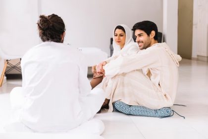 from-mosque-to-meeting:-how-to-style-a-thobe-for-work,-prayer,-and-everything-in-between